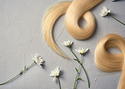 mèches blondes fleurs